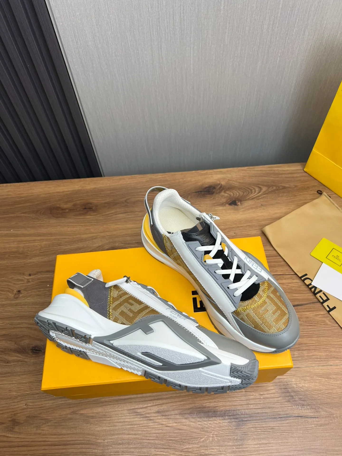 Men's men's shoes💰520💰 Fendi [Fendi] hot style is on the market🔥Fashionable casual men's shoes🔱Made of original brand fly knit fabric. Original cowhide + breathable mesh lining + sheepskin feet. Perfect shape and top quality, you deserve it🔜Original rubber outsole, ultra-light, non-slip and wear-resistant👣 Standard size 38-44